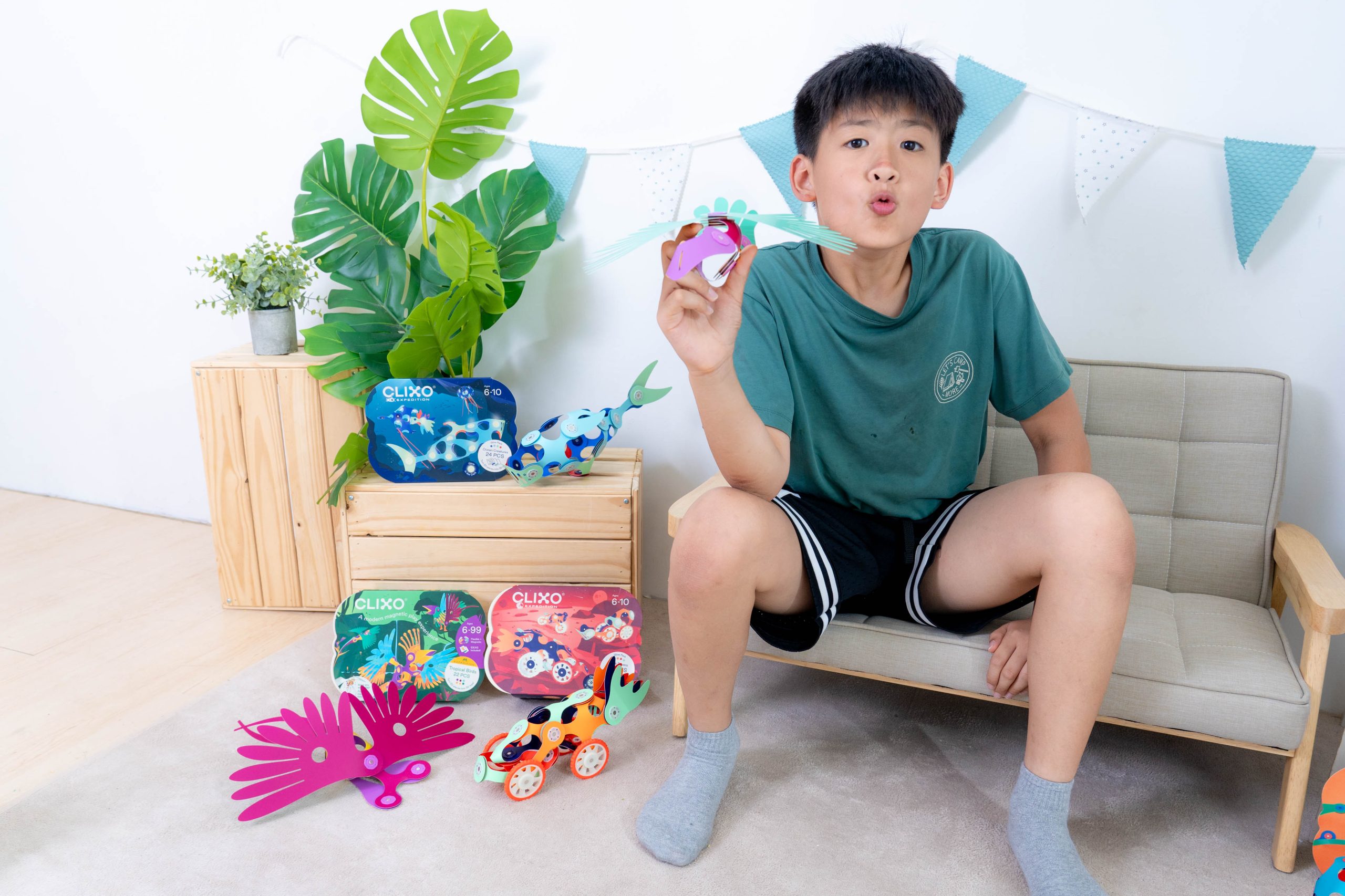 磁力片新玩法【美國Clixo創樂多磁力片:不只2D平面,還能3D變化+戴上身】史上最讚茜茜獨家套組~孩子超愛! 磁力片新玩法【美國Clixo創樂多磁力片:不只2D平面,還能3D變化+戴上身】史上最讚茜茜獨家套組~孩子超愛!