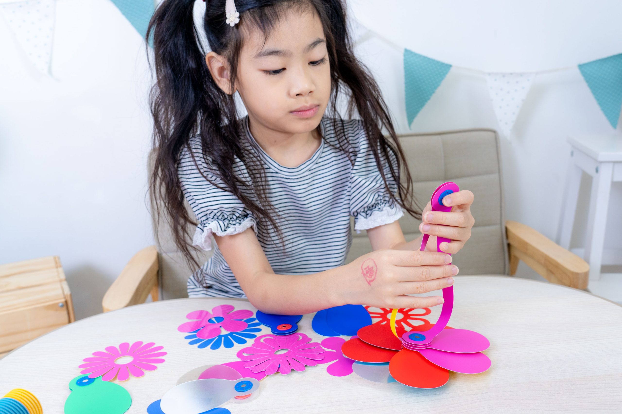 磁力片新玩法【美國Clixo創樂多磁力片:不只2D平面,還能3D變化+戴上身】史上最讚茜茜獨家套組~孩子超愛! 磁力片新玩法【美國Clixo創樂多磁力片:不只2D平面,還能3D變化+戴上身】史上最讚茜茜獨家套組~孩子超愛!