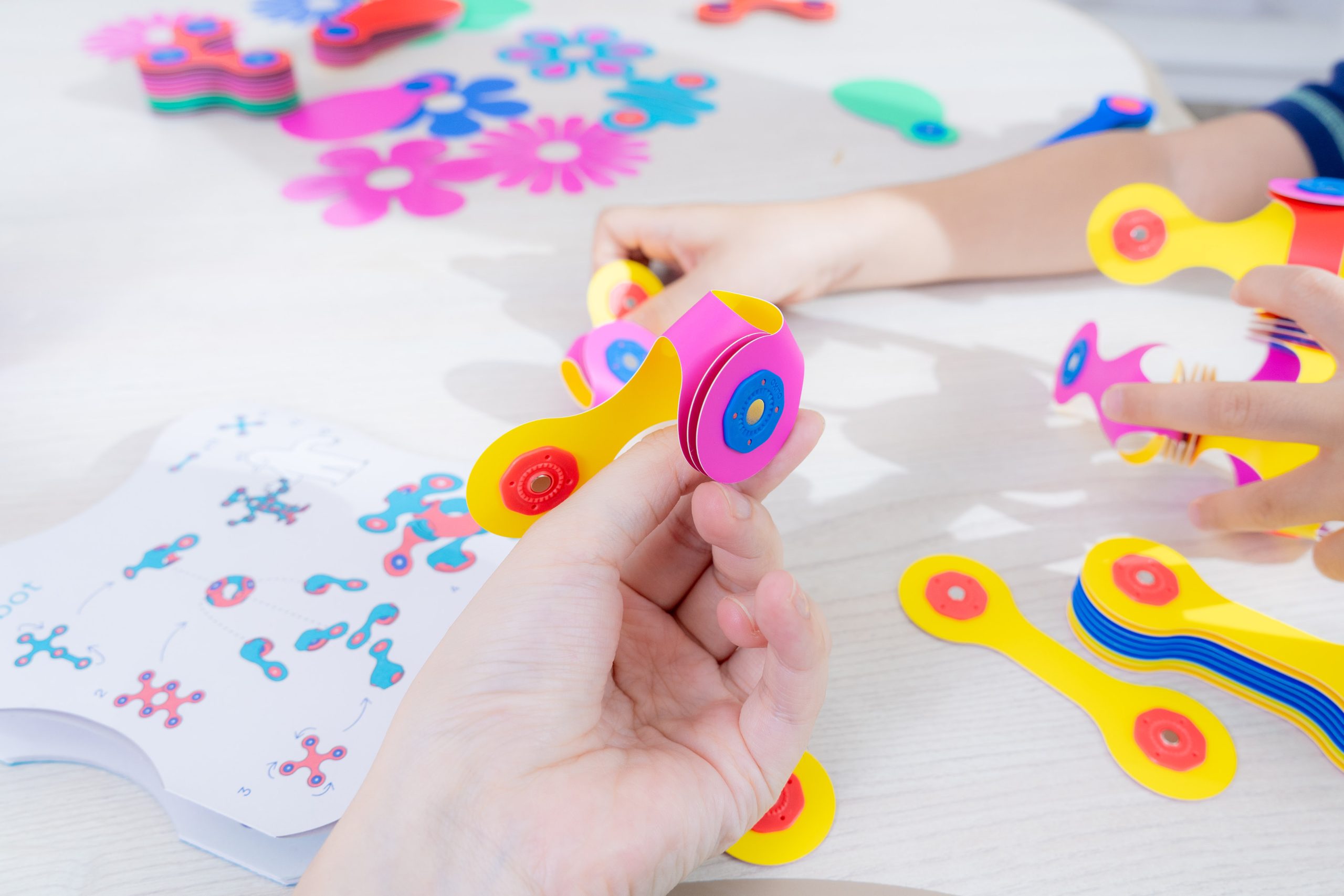 磁力片新玩法【美國Clixo創樂多磁力片:不只2D平面,還能3D變化+戴上身】史上最讚茜茜獨家套組~孩子超愛! 磁力片新玩法【美國Clixo創樂多磁力片:不只2D平面,還能3D變化+戴上身】史上最讚茜茜獨家套組~孩子超愛!