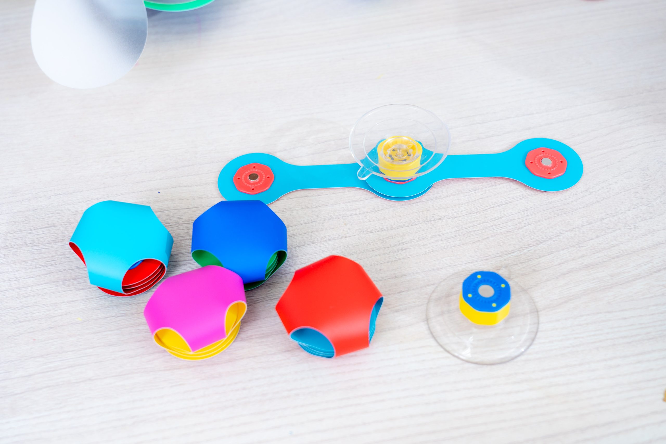 磁力片新玩法【美國Clixo創樂多磁力片:不只2D平面,還能3D變化+戴上身】史上最讚茜茜獨家套組~孩子超愛! 磁力片新玩法【美國Clixo創樂多磁力片:不只2D平面,還能3D變化+戴上身】史上最讚茜茜獨家套組~孩子超愛!