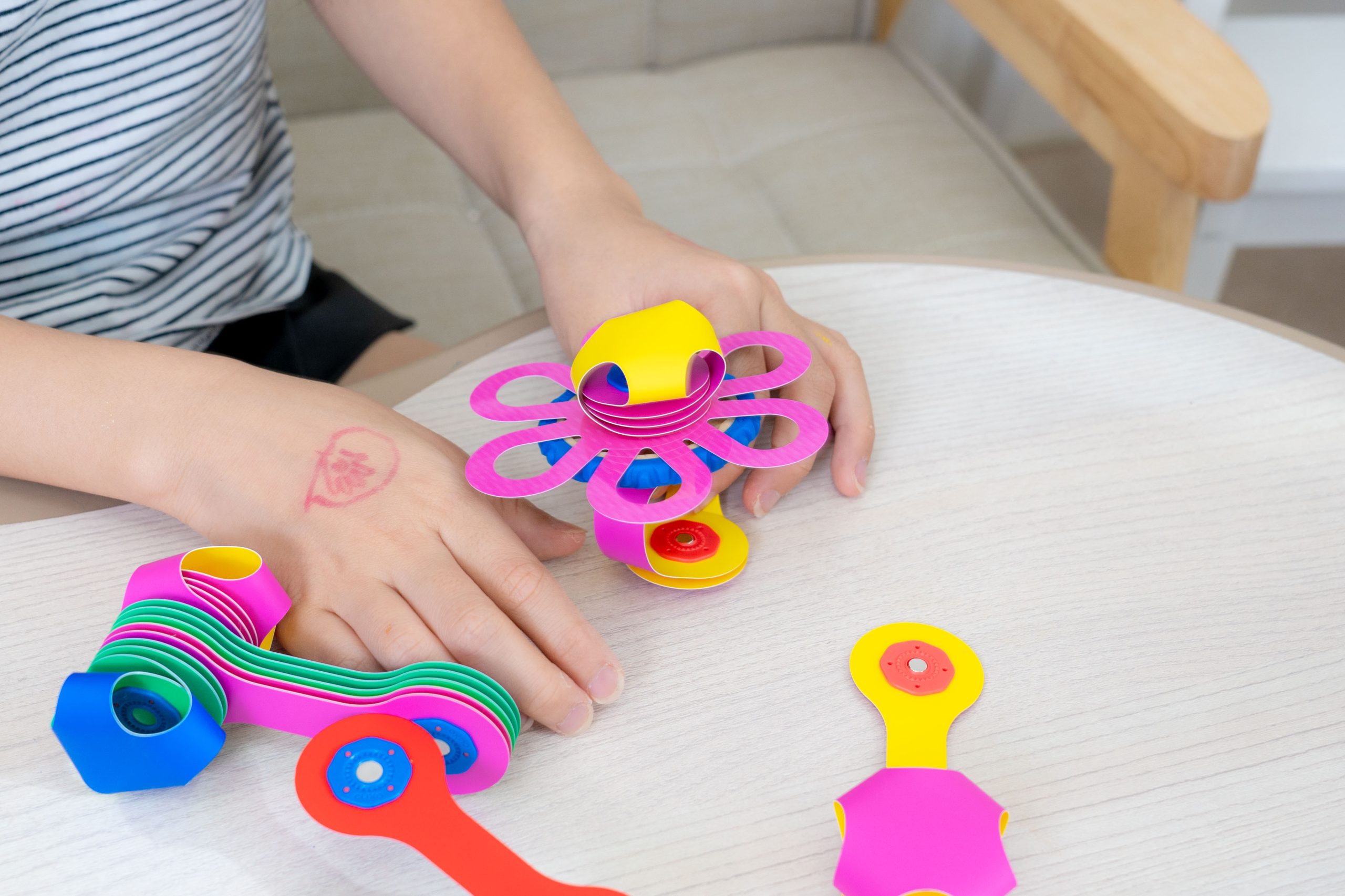 磁力片新玩法【美國Clixo創樂多磁力片:不只2D平面,還能3D變化+戴上身】史上最讚茜茜獨家套組~孩子超愛! 磁力片新玩法【美國Clixo創樂多磁力片:不只2D平面,還能3D變化+戴上身】史上最讚茜茜獨家套組~孩子超愛!