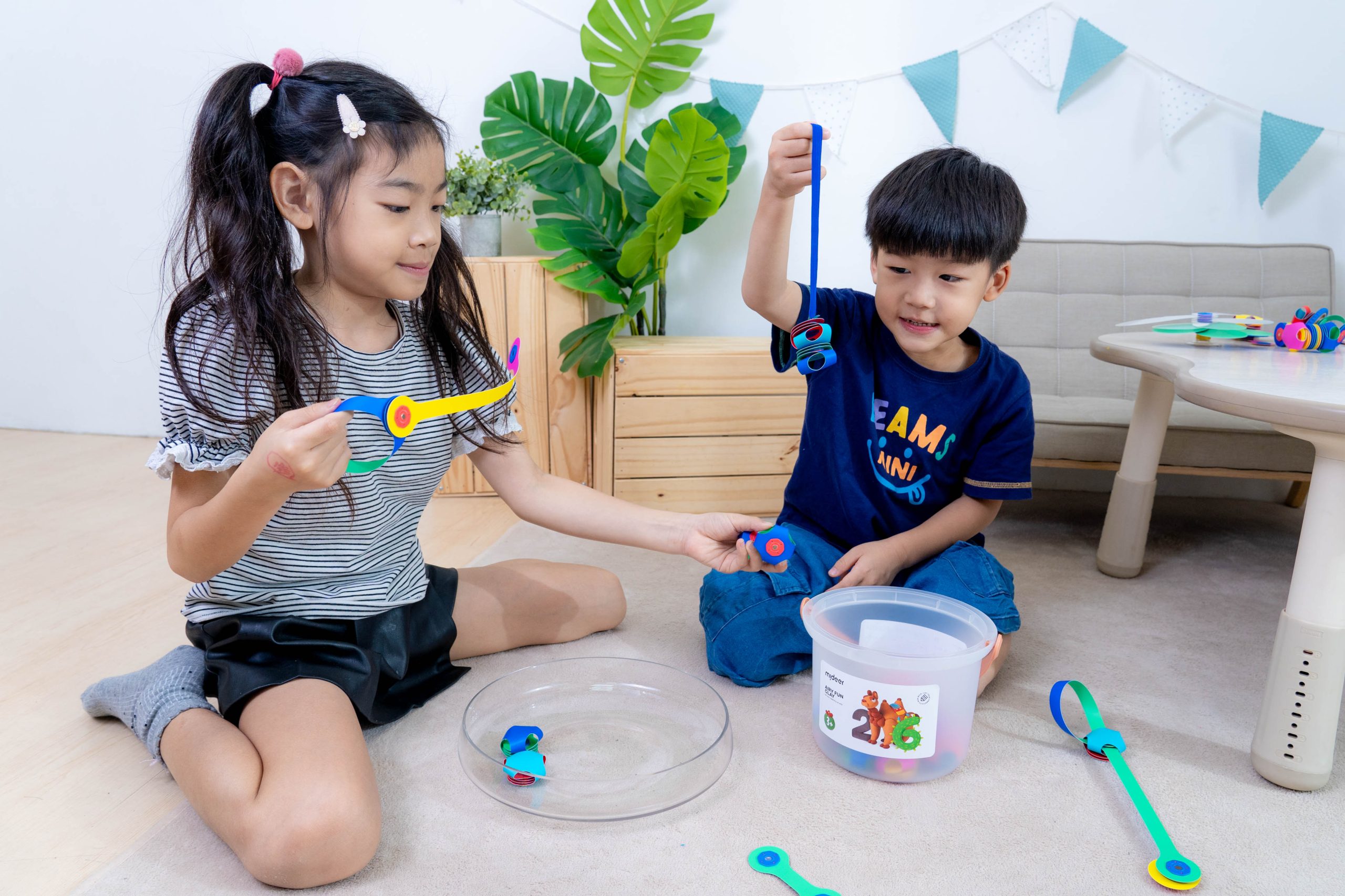 磁力片新玩法【美國Clixo創樂多磁力片:不只2D平面,還能3D變化+戴上身】史上最讚茜茜獨家套組~孩子超愛! 磁力片新玩法【美國Clixo創樂多磁力片:不只2D平面,還能3D變化+戴上身】史上最讚茜茜獨家套組~孩子超愛!