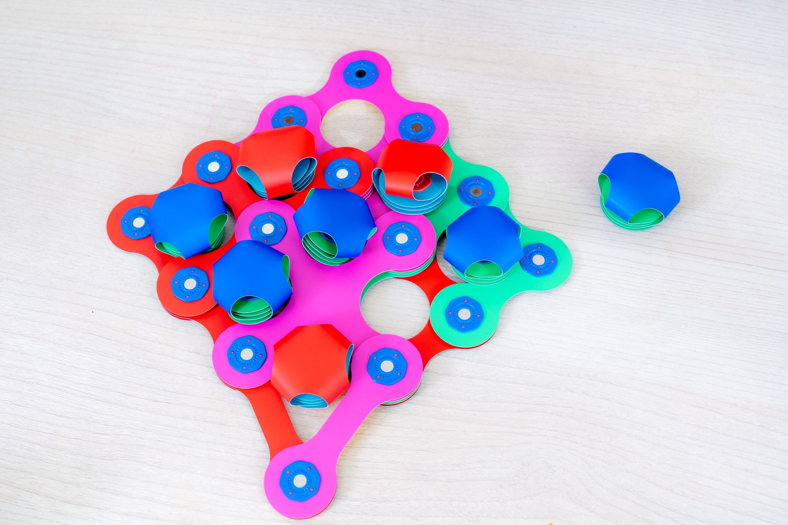 磁力片新玩法【美國Clixo創樂多磁力片:不只2D平面,還能3D變化+戴上身】史上最讚茜茜獨家套組~孩子超愛! 磁力片新玩法【美國Clixo創樂多磁力片:不只2D平面,還能3D變化+戴上身】史上最讚茜茜獨家套組~孩子超愛!