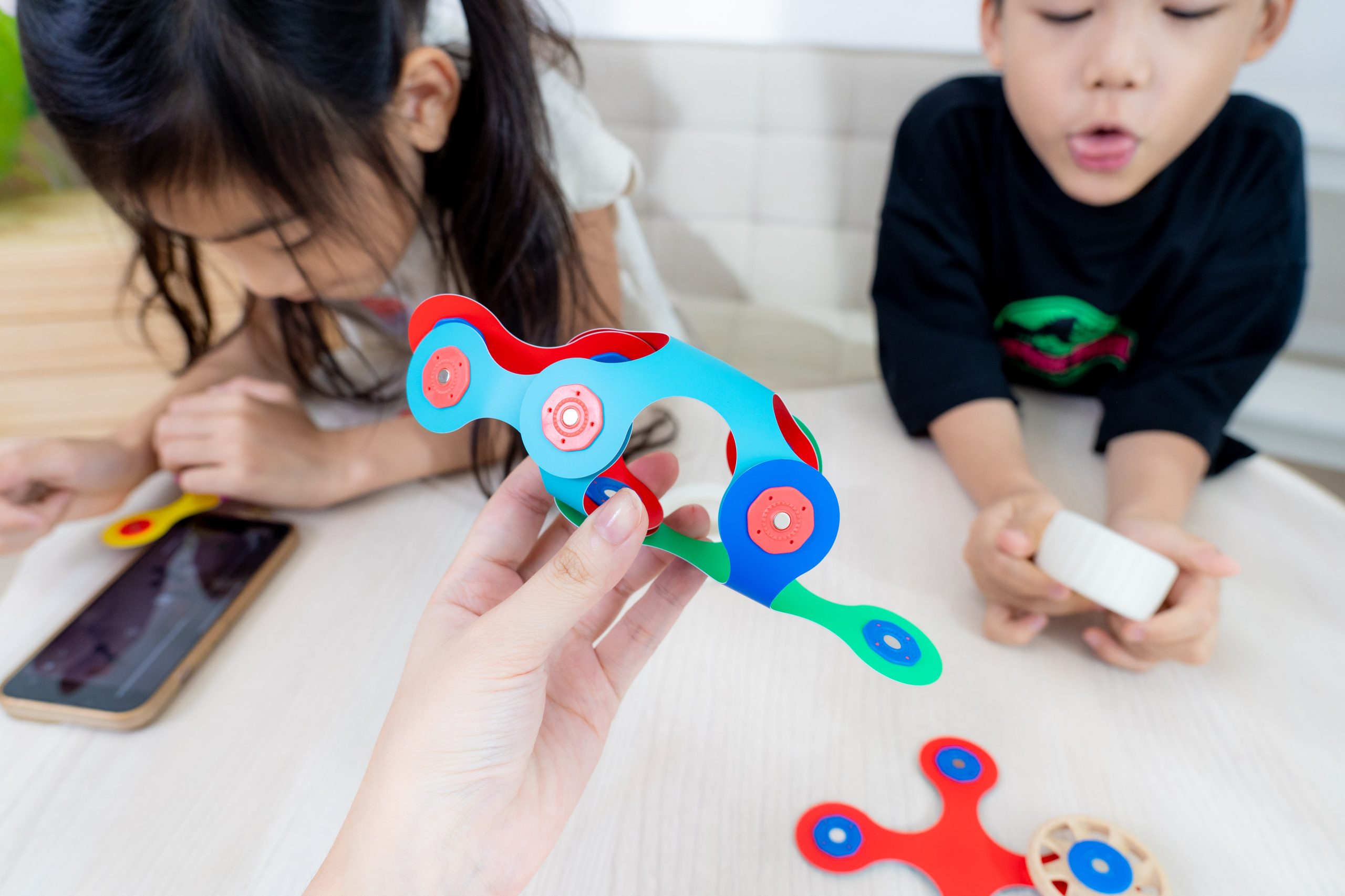 磁力片新玩法【美國Clixo創樂多磁力片:不只2D平面,還能3D變化+戴上身】史上最讚茜茜獨家套組~孩子超愛! 磁力片新玩法【美國Clixo創樂多磁力片:不只2D平面,還能3D變化+戴上身】史上最讚茜茜獨家套組~孩子超愛!