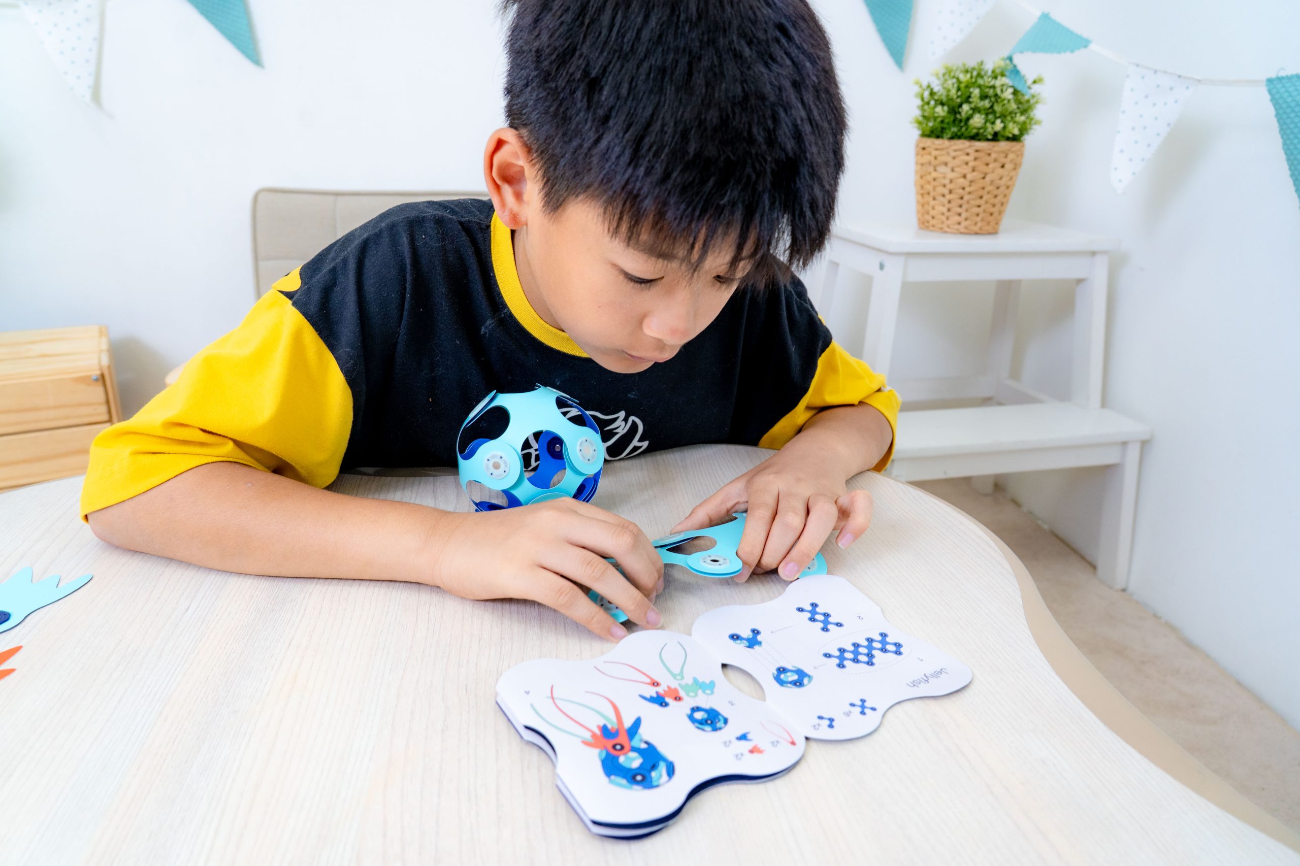 磁力片新玩法【美國Clixo創樂多磁力片:不只2D平面,還能3D變化+戴上身】史上最讚茜茜獨家套組~孩子超愛! 磁力片新玩法【美國Clixo創樂多磁力片:不只2D平面,還能3D變化+戴上身】史上最讚茜茜獨家套組~孩子超愛!