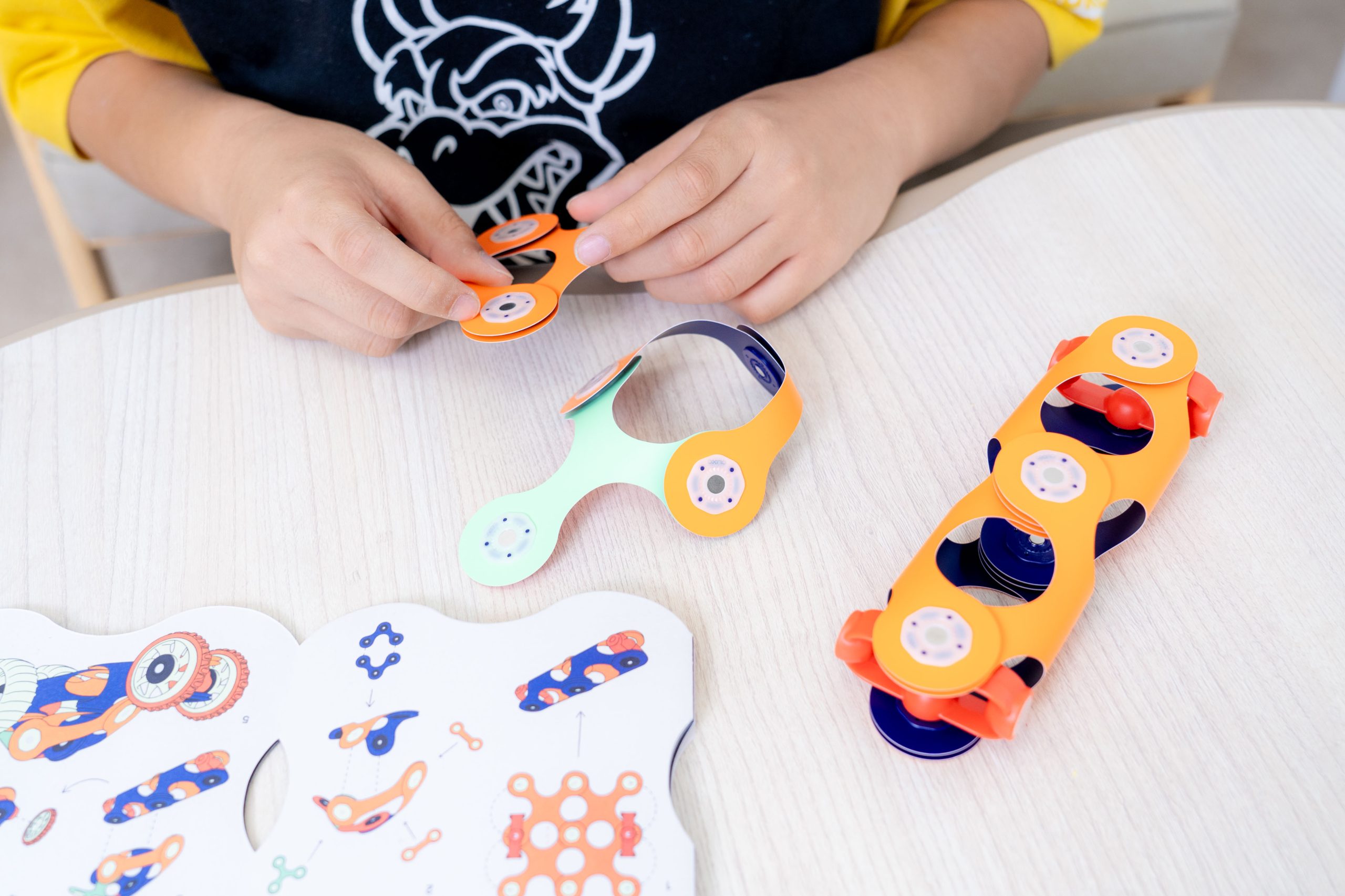 磁力片新玩法【美國Clixo創樂多磁力片:不只2D平面,還能3D變化+戴上身】史上最讚茜茜獨家套組~孩子超愛! 磁力片新玩法【美國Clixo創樂多磁力片:不只2D平面,還能3D變化+戴上身】史上最讚茜茜獨家套組~孩子超愛!