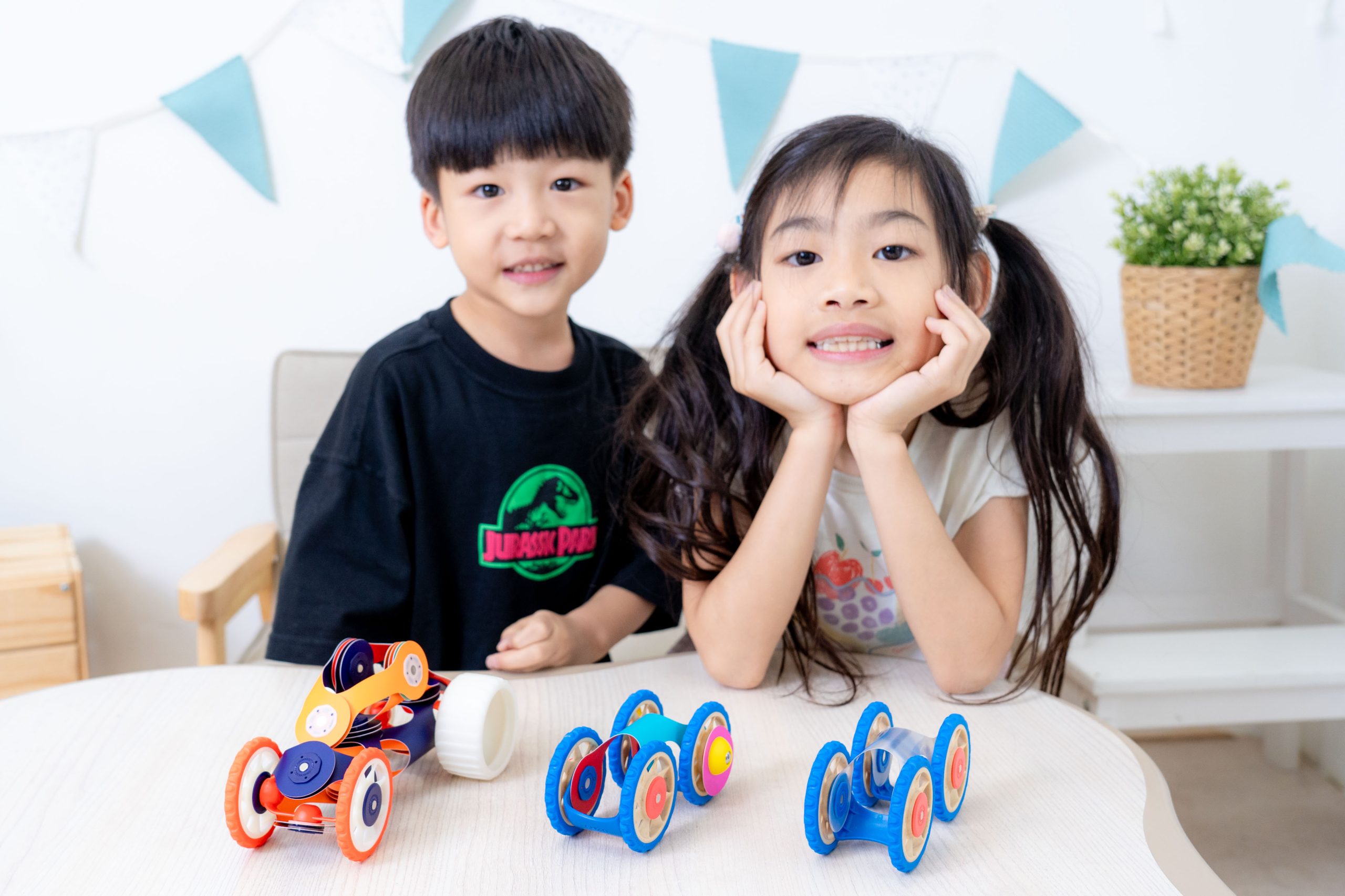 磁力片新玩法【美國Clixo創樂多磁力片:不只2D平面,還能3D變化+戴上身】史上最讚茜茜獨家套組~孩子超愛! 磁力片新玩法【美國Clixo創樂多磁力片:不只2D平面,還能3D變化+戴上身】史上最讚茜茜獨家套組~孩子超愛!