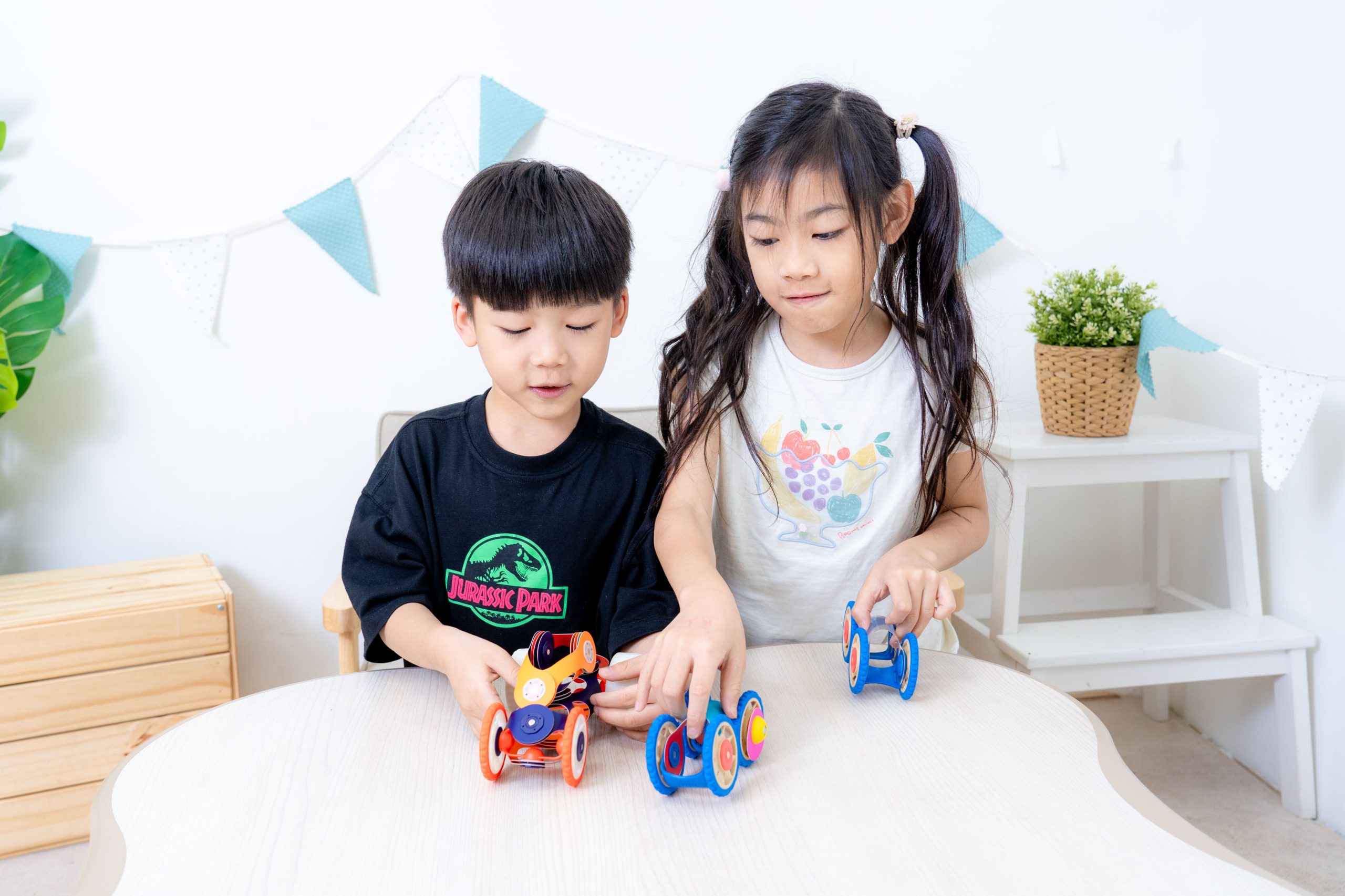 磁力片新玩法【美國Clixo創樂多磁力片:不只2D平面,還能3D變化+戴上身】史上最讚茜茜獨家套組~孩子超愛! 磁力片新玩法【美國Clixo創樂多磁力片:不只2D平面,還能3D變化+戴上身】史上最讚茜茜獨家套組~孩子超愛!