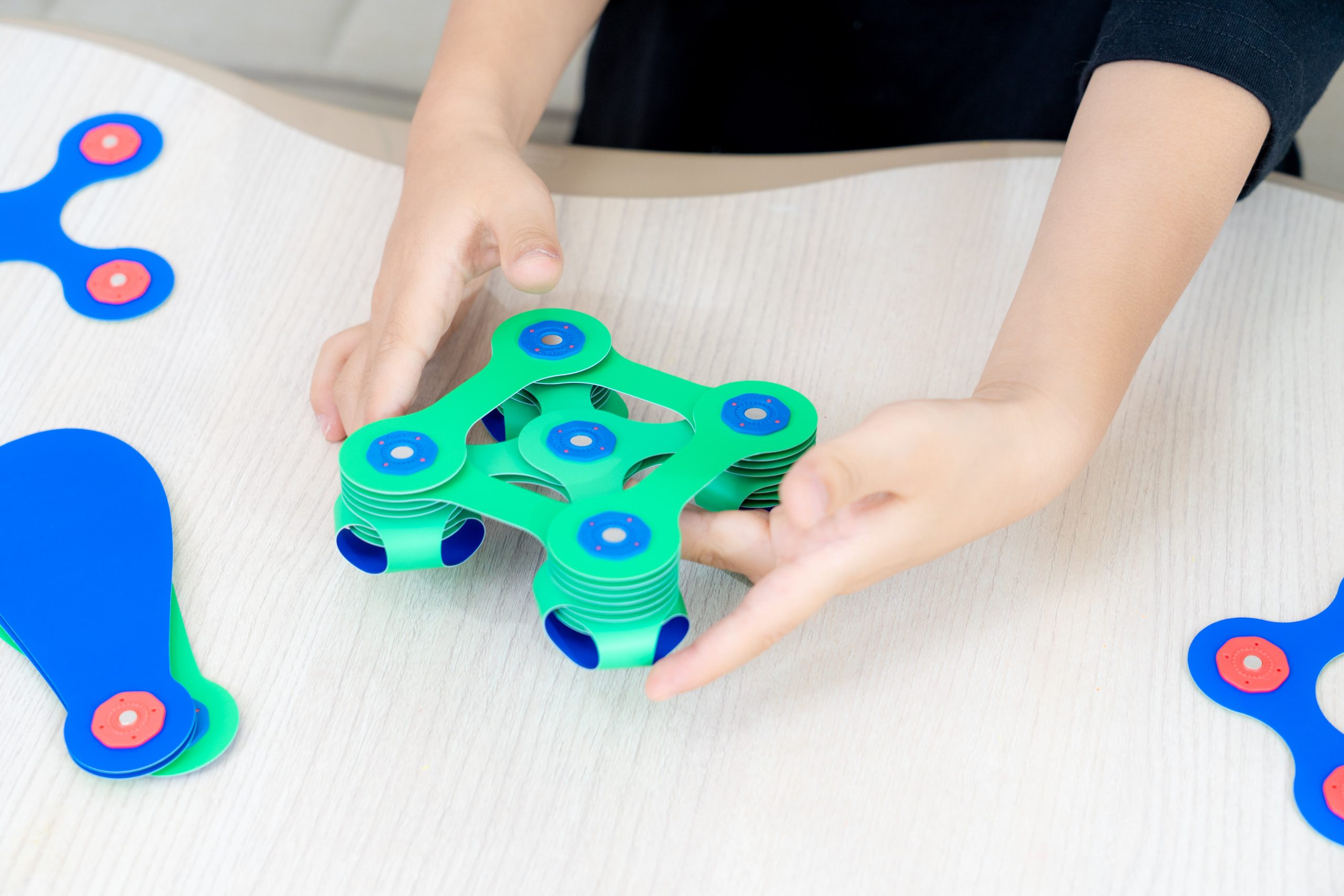 磁力片新玩法【美國Clixo創樂多磁力片:不只2D平面,還能3D變化+戴上身】史上最讚茜茜獨家套組~孩子超愛! 磁力片新玩法【美國Clixo創樂多磁力片:不只2D平面,還能3D變化+戴上身】史上最讚茜茜獨家套組~孩子超愛!