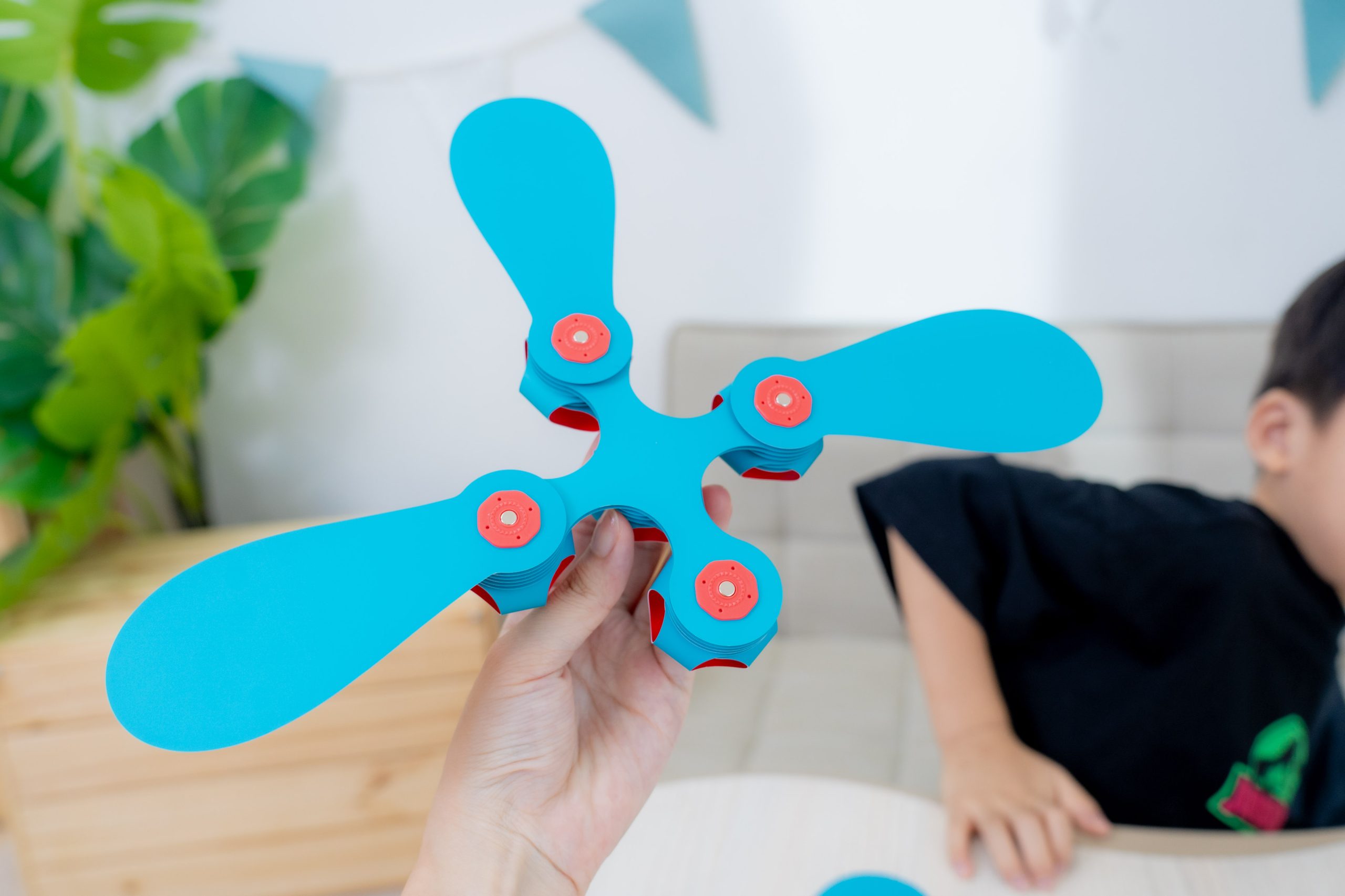 磁力片新玩法【美國Clixo創樂多磁力片:不只2D平面,還能3D變化+戴上身】史上最讚茜茜獨家套組~孩子超愛! 磁力片新玩法【美國Clixo創樂多磁力片:不只2D平面,還能3D變化+戴上身】史上最讚茜茜獨家套組~孩子超愛!