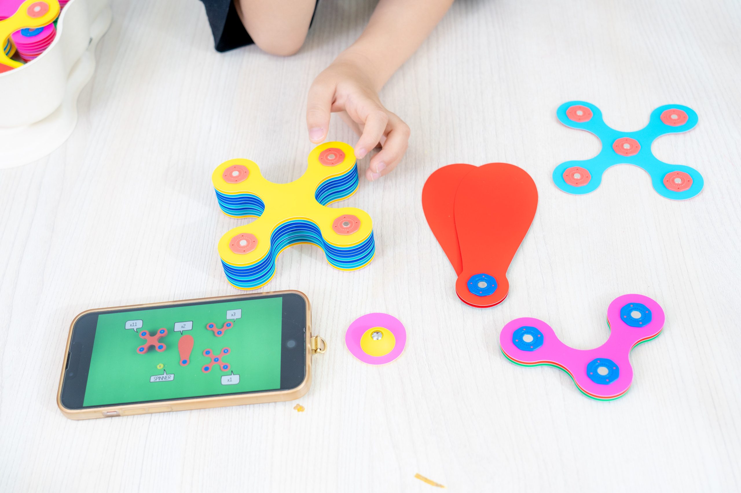 磁力片新玩法【美國Clixo創樂多磁力片:不只2D平面,還能3D變化+戴上身】史上最讚茜茜獨家套組~孩子超愛! 磁力片新玩法【美國Clixo創樂多磁力片:不只2D平面,還能3D變化+戴上身】史上最讚茜茜獨家套組~孩子超愛!