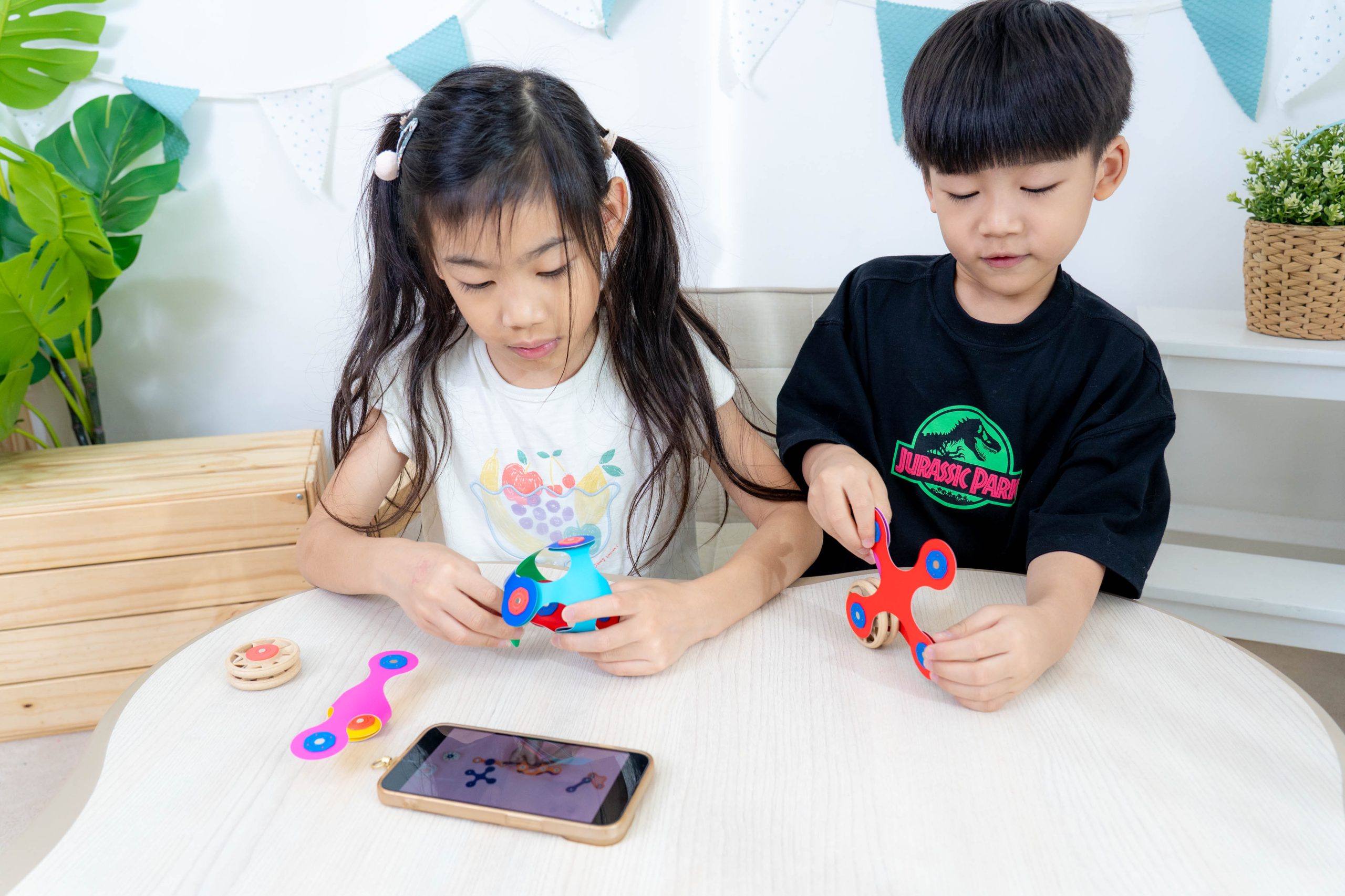 磁力片新玩法【美國Clixo創樂多磁力片:不只2D平面,還能3D變化+戴上身】史上最讚茜茜獨家套組~孩子超愛! 磁力片新玩法【美國Clixo創樂多磁力片:不只2D平面,還能3D變化+戴上身】史上最讚茜茜獨家套組~孩子超愛!