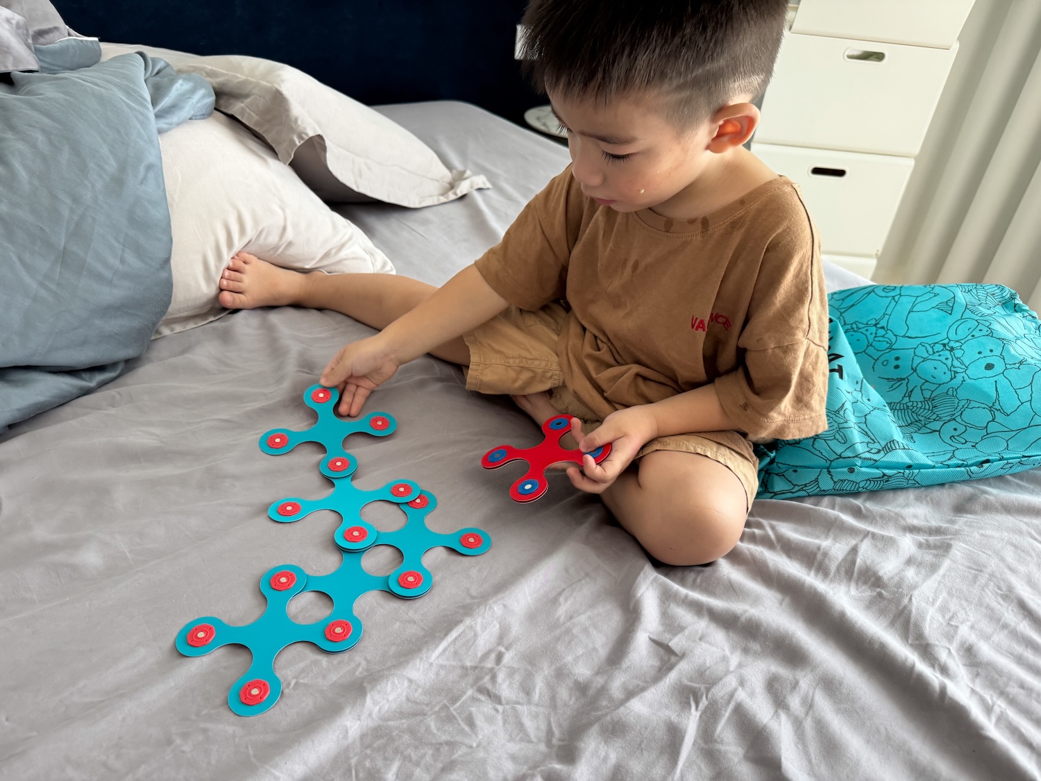 磁力片新玩法【美國Clixo創樂多磁力片:不只2D平面,還能3D變化+戴上身】史上最讚茜茜獨家套組~孩子超愛! 磁力片新玩法【美國Clixo創樂多磁力片:不只2D平面,還能3D變化+戴上身】史上最讚茜茜獨家套組~孩子超愛!