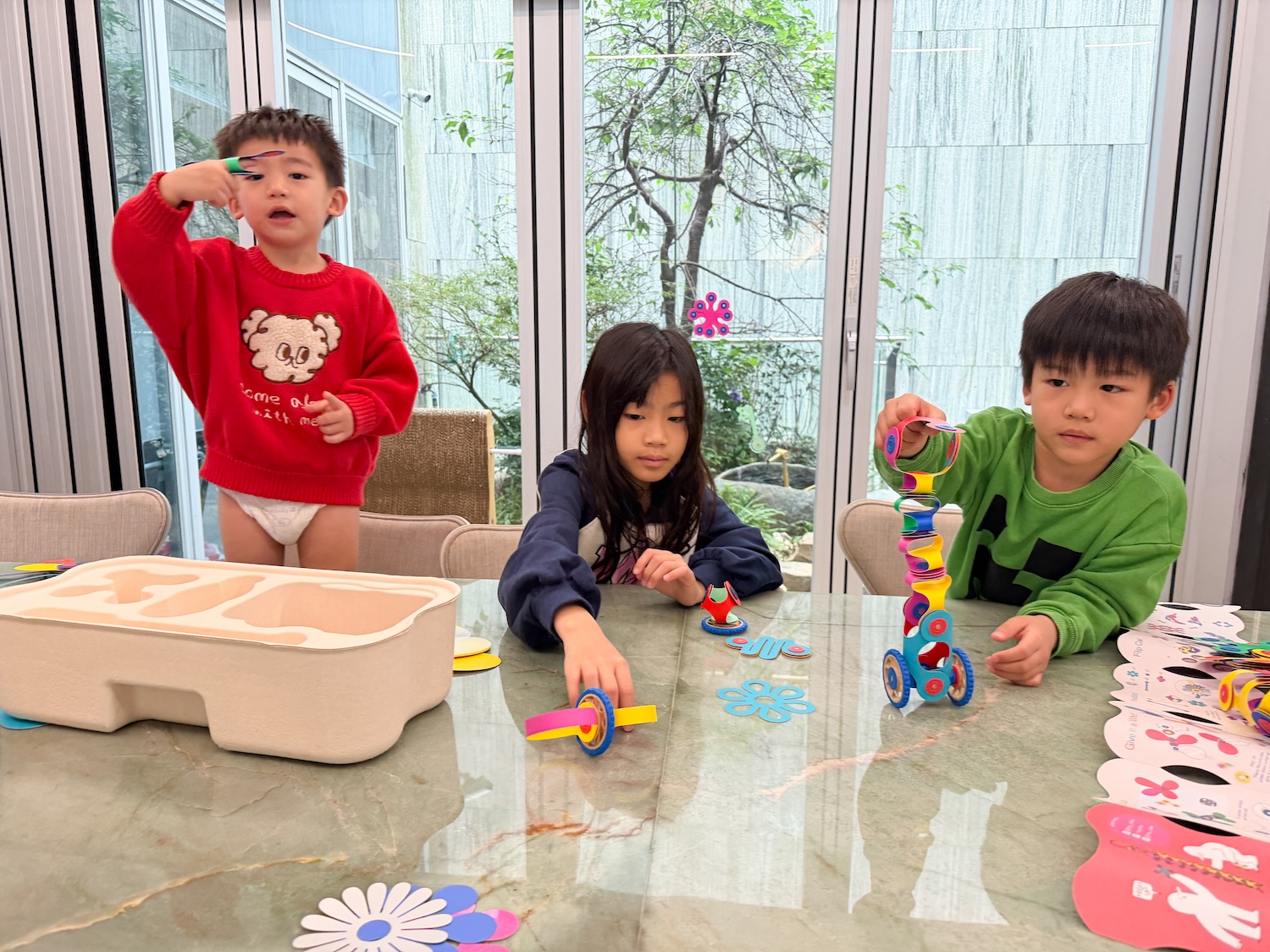 磁力片新玩法【美國Clixo創樂多磁力片:不只2D平面,還能3D變化+戴上身】史上最讚茜茜獨家套組~孩子超愛! 磁力片新玩法【美國Clixo創樂多磁力片:不只2D平面,還能3D變化+戴上身】史上最讚茜茜獨家套組~孩子超愛!