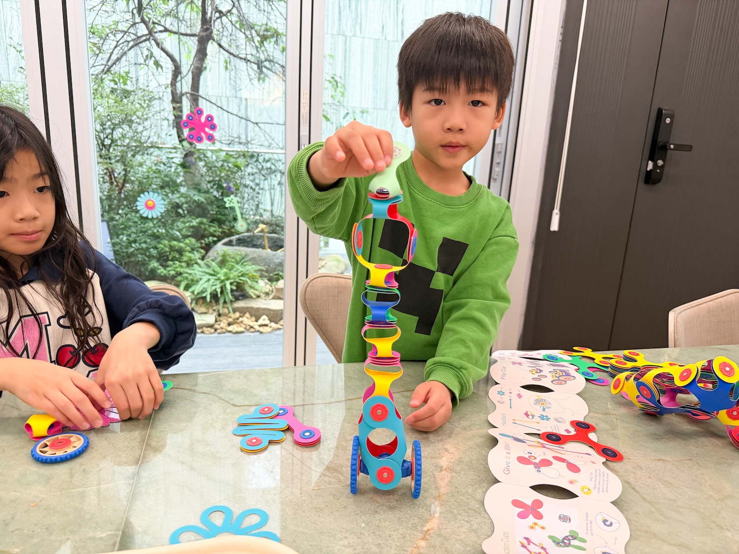 磁力片新玩法【美國Clixo創樂多磁力片:不只2D平面,還能3D變化+戴上身】史上最讚茜茜獨家套組~孩子超愛! 磁力片新玩法【美國Clixo創樂多磁力片:不只2D平面,還能3D變化+戴上身】史上最讚茜茜獨家套組~孩子超愛!