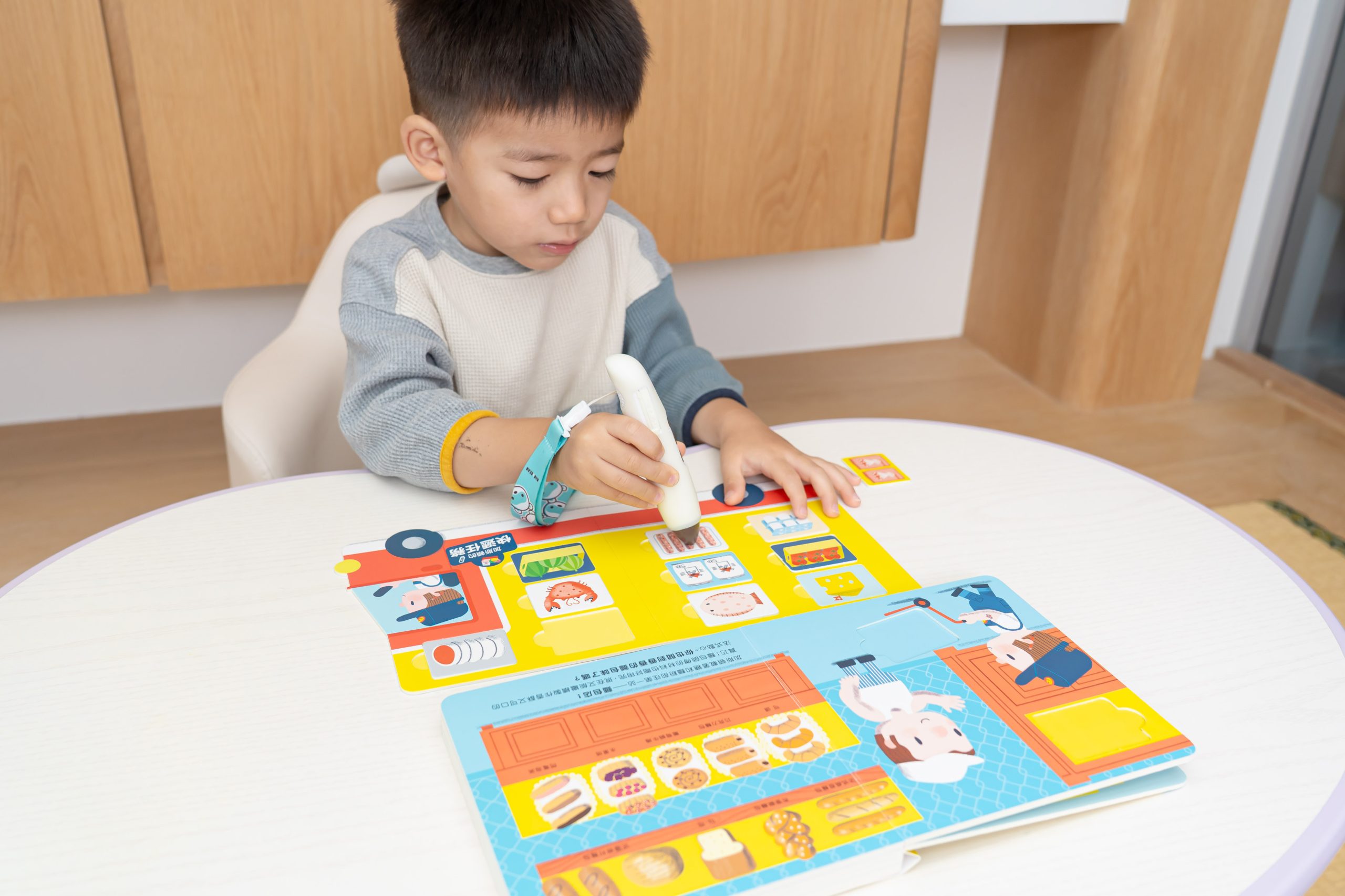 【KidsRead點讀筆x茜茜|感統語言發展|幼兒英文篇。五感認知系列】+獨家!茜茜延伸教材3款 【KidsRead點讀筆x茜茜|感統語言發展|幼兒英文篇。五感認知系列】+獨家!茜茜延伸教材3款