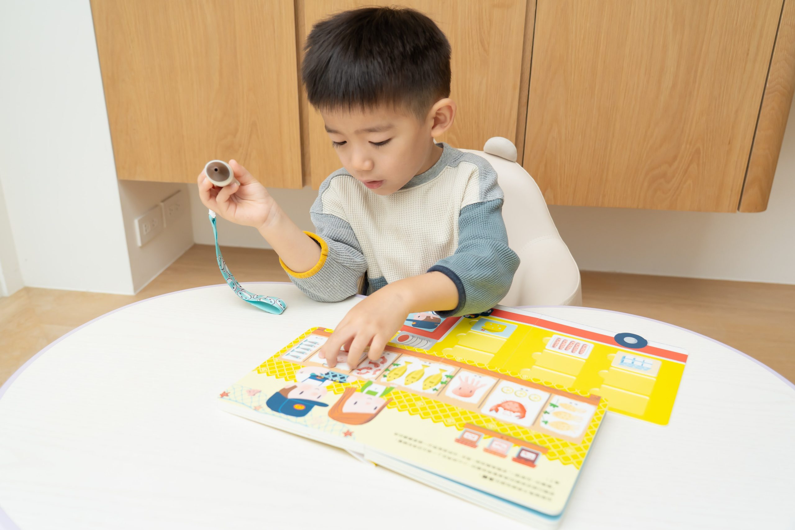 【KidsRead點讀筆x茜茜|感統語言發展|幼兒英文篇。五感認知系列】+獨家!茜茜延伸教材3款 【KidsRead點讀筆x茜茜|感統語言發展|幼兒英文篇。五感認知系列】+獨家!茜茜延伸教材3款