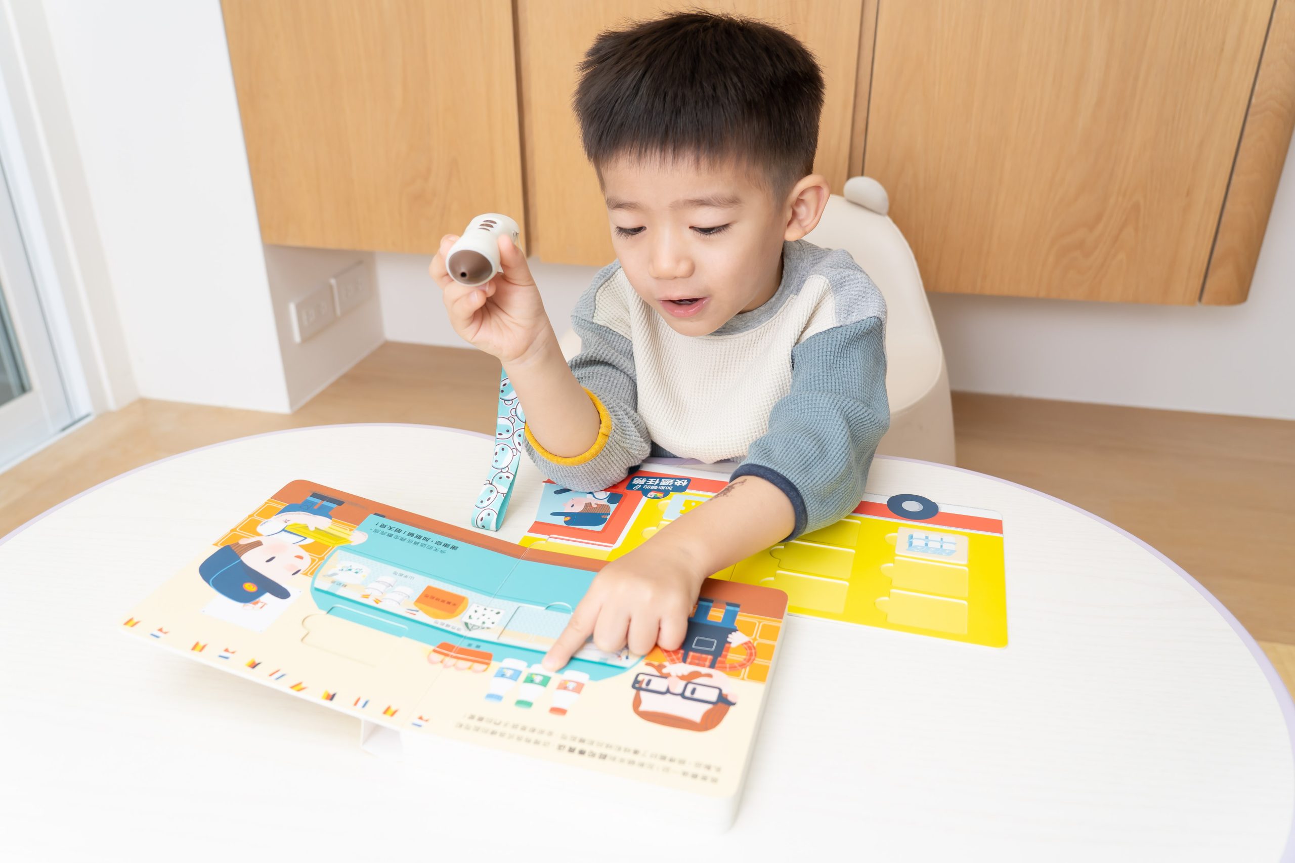 【KidsRead點讀筆x茜茜|感統語言發展|幼兒英文篇。五感認知系列】+獨家!茜茜延伸教材3款 【KidsRead點讀筆x茜茜|感統語言發展|幼兒英文篇。五感認知系列】+獨家!茜茜延伸教材3款