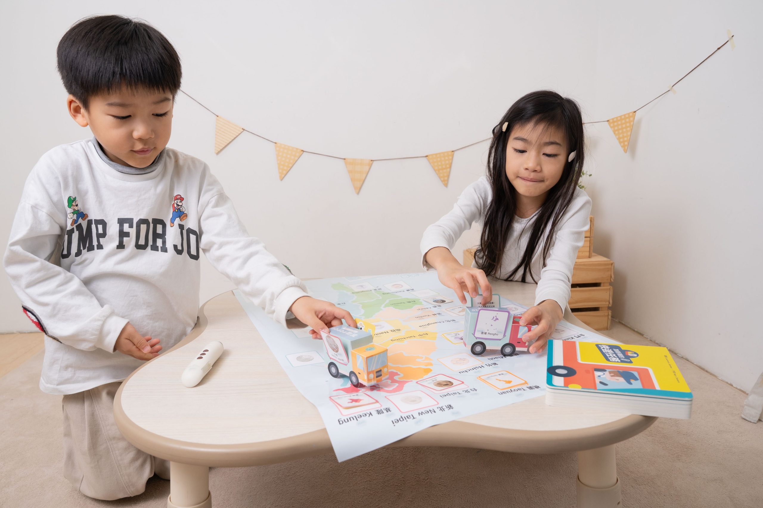 【KidsRead點讀筆x茜茜|感統語言發展|幼兒英文篇。五感認知系列】+獨家!茜茜延伸教材3款 【KidsRead點讀筆x茜茜|感統語言發展|幼兒英文篇。五感認知系列】+獨家!茜茜延伸教材3款