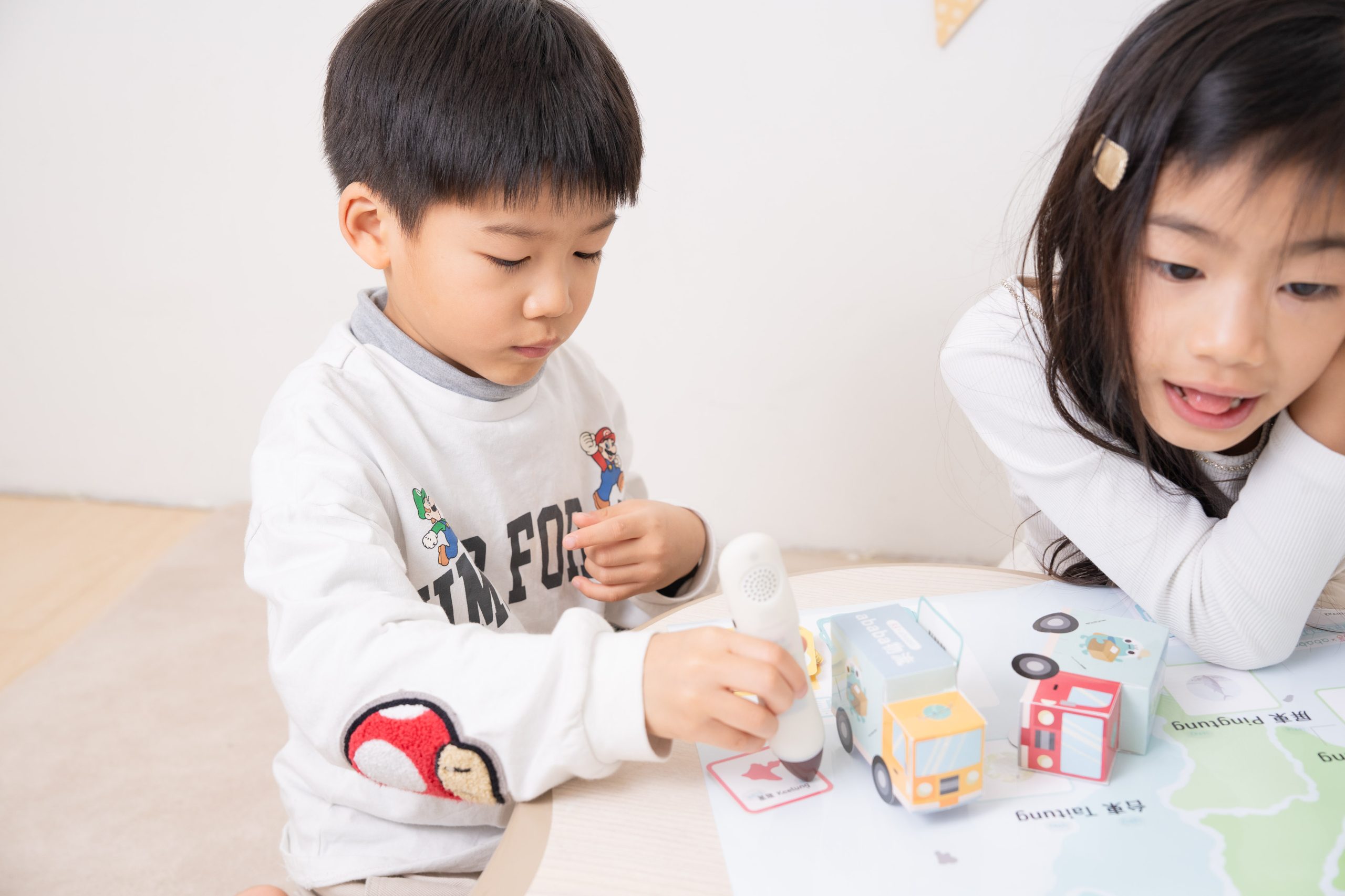 【KidsRead點讀筆x茜茜|感統語言發展|幼兒英文篇。五感認知系列】+獨家!茜茜延伸教材3款 【KidsRead點讀筆x茜茜|感統語言發展|幼兒英文篇。五感認知系列】+獨家!茜茜延伸教材3款