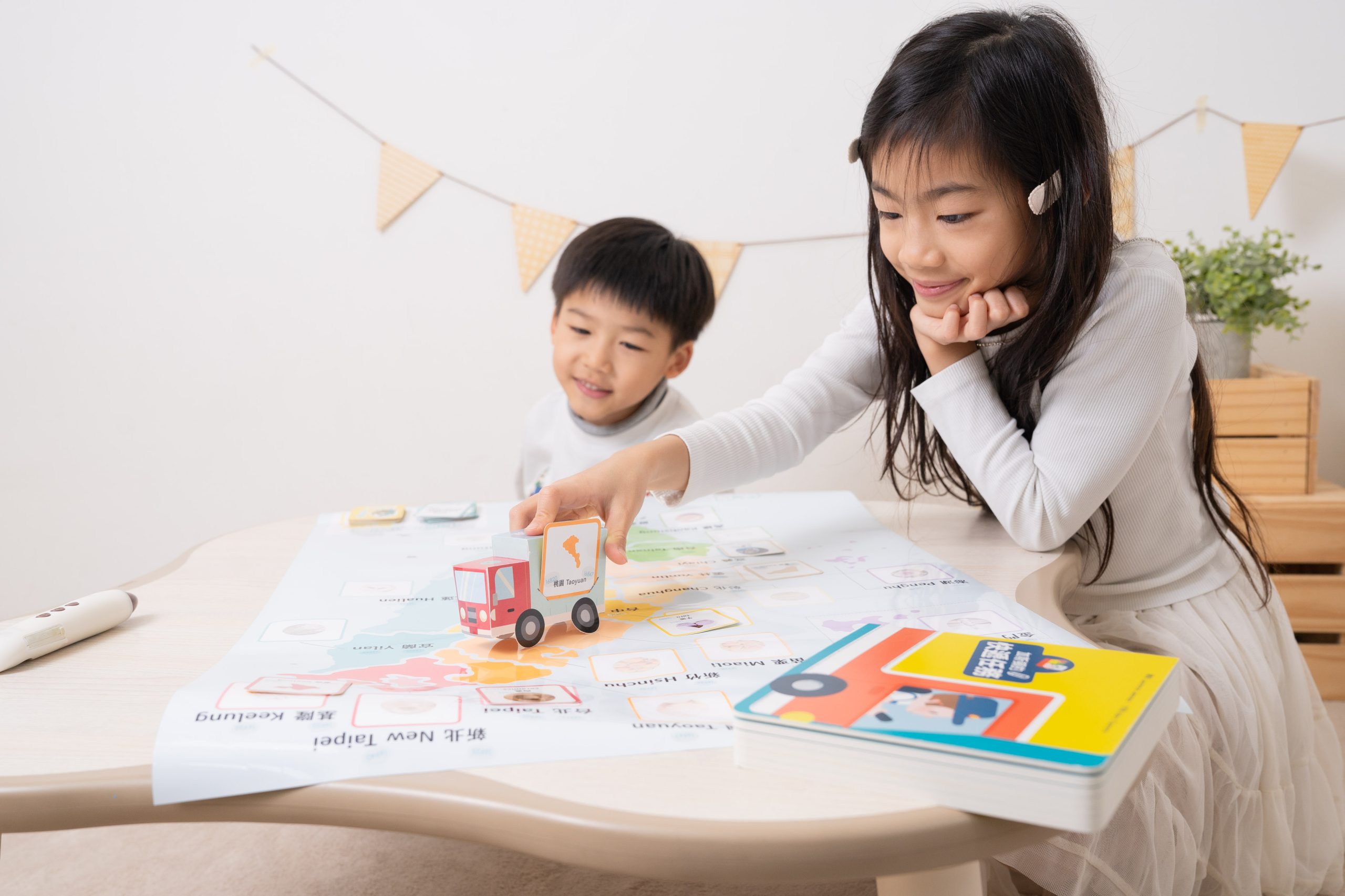 【KidsRead點讀筆x茜茜|感統語言發展|幼兒英文篇。五感認知系列】+獨家!茜茜延伸教材3款 【KidsRead點讀筆x茜茜|感統語言發展|幼兒英文篇。五感認知系列】+獨家!茜茜延伸教材3款