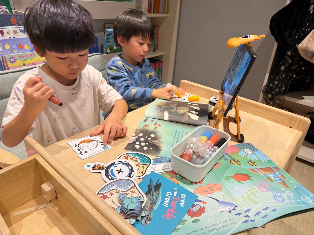 把閱讀變成孩子的主動選擇！【AR pedia虛實互動式英文繪本。中英發音】In to C社會+In to Q好奇+Science自然科普｜導讀電子書+茜茜延伸教材+學習單～茜茜團購