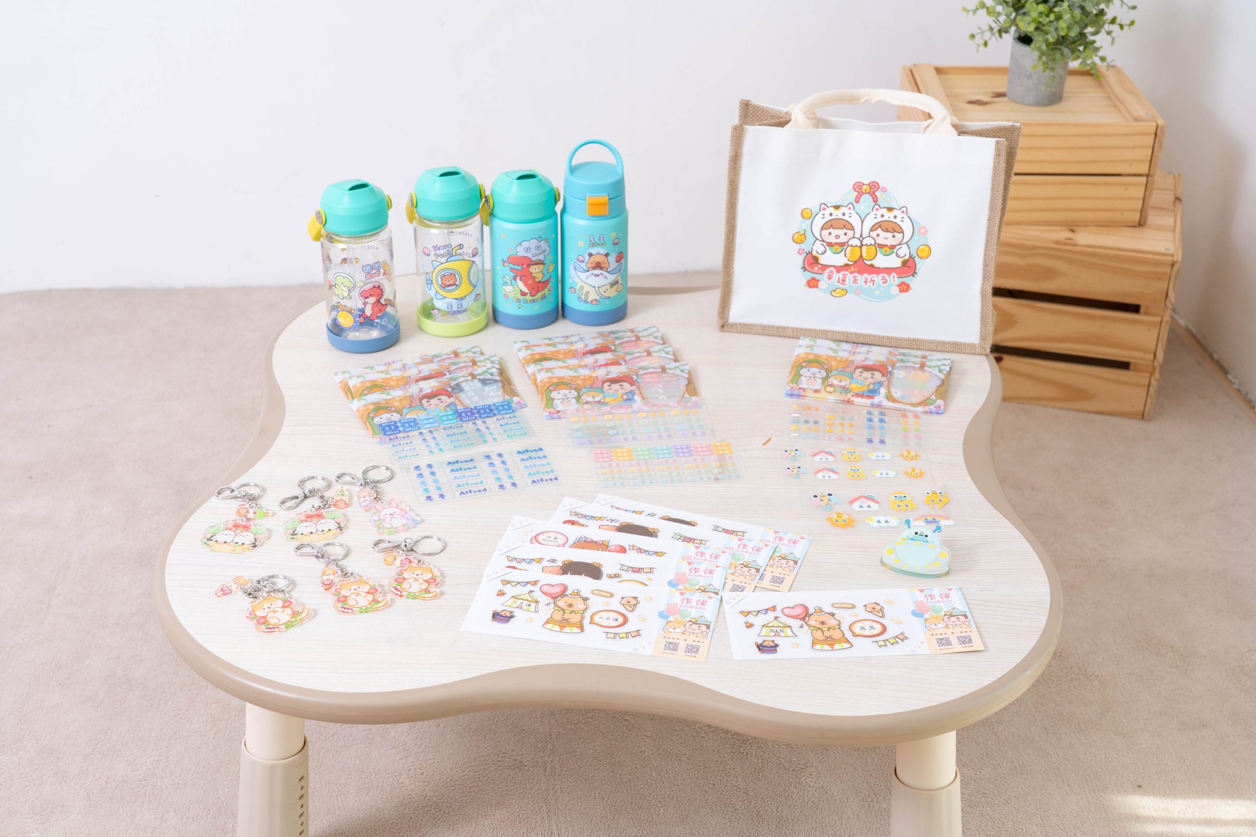 小孩必備！超實用姓名貼【作伴｜耐高溫+防水姓名貼。水晶貼。不鏽鋼水杯。衣物印章。客製餐具組。三色碗。鑰匙圈。手帕。水壺】～波力+汪汪隊聯名款！