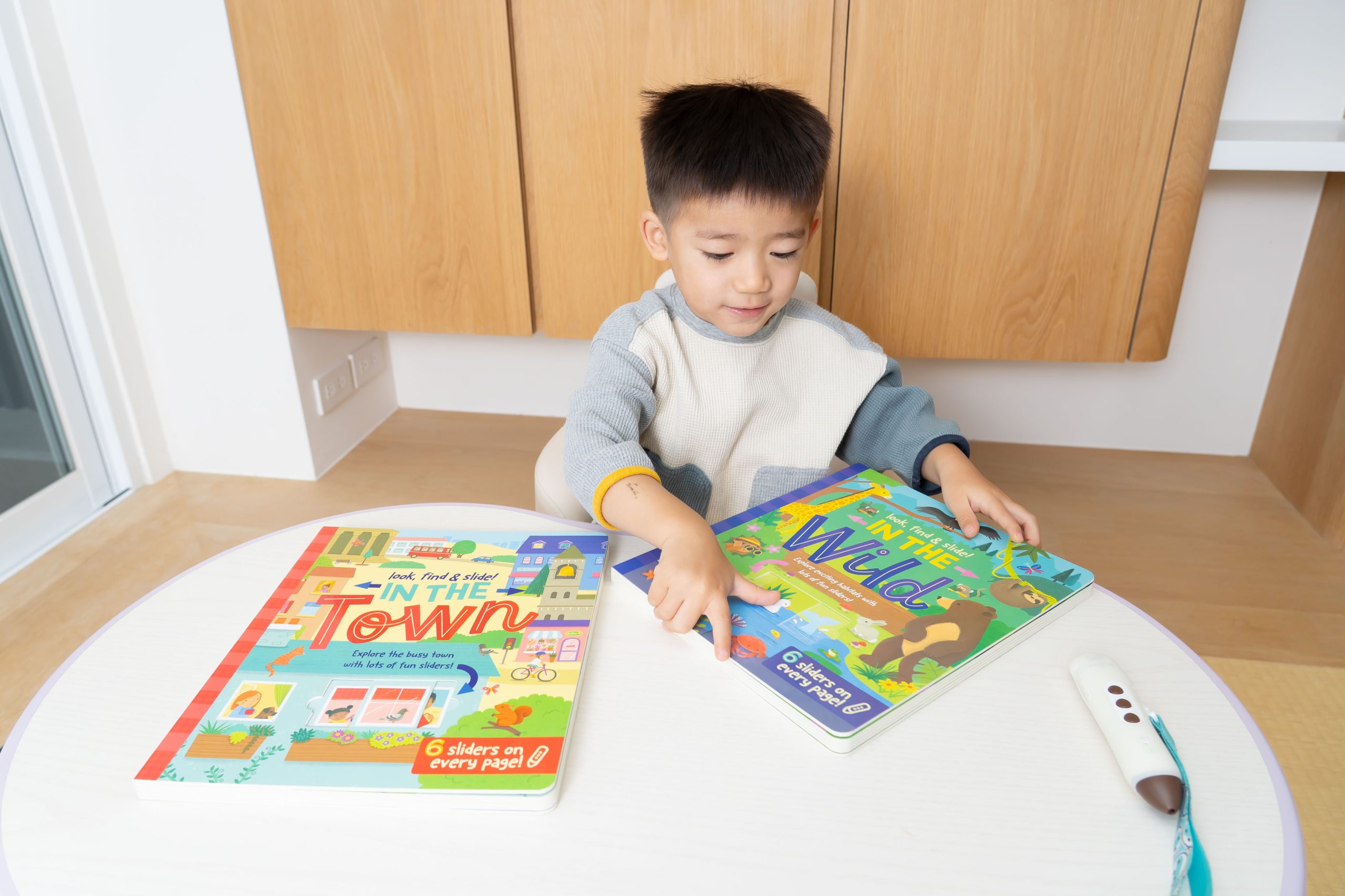 【KidsRead點讀筆x茜茜｜同步提升專注力｜幼兒英文篇。互動學習系列】+小小職人遊戲屋