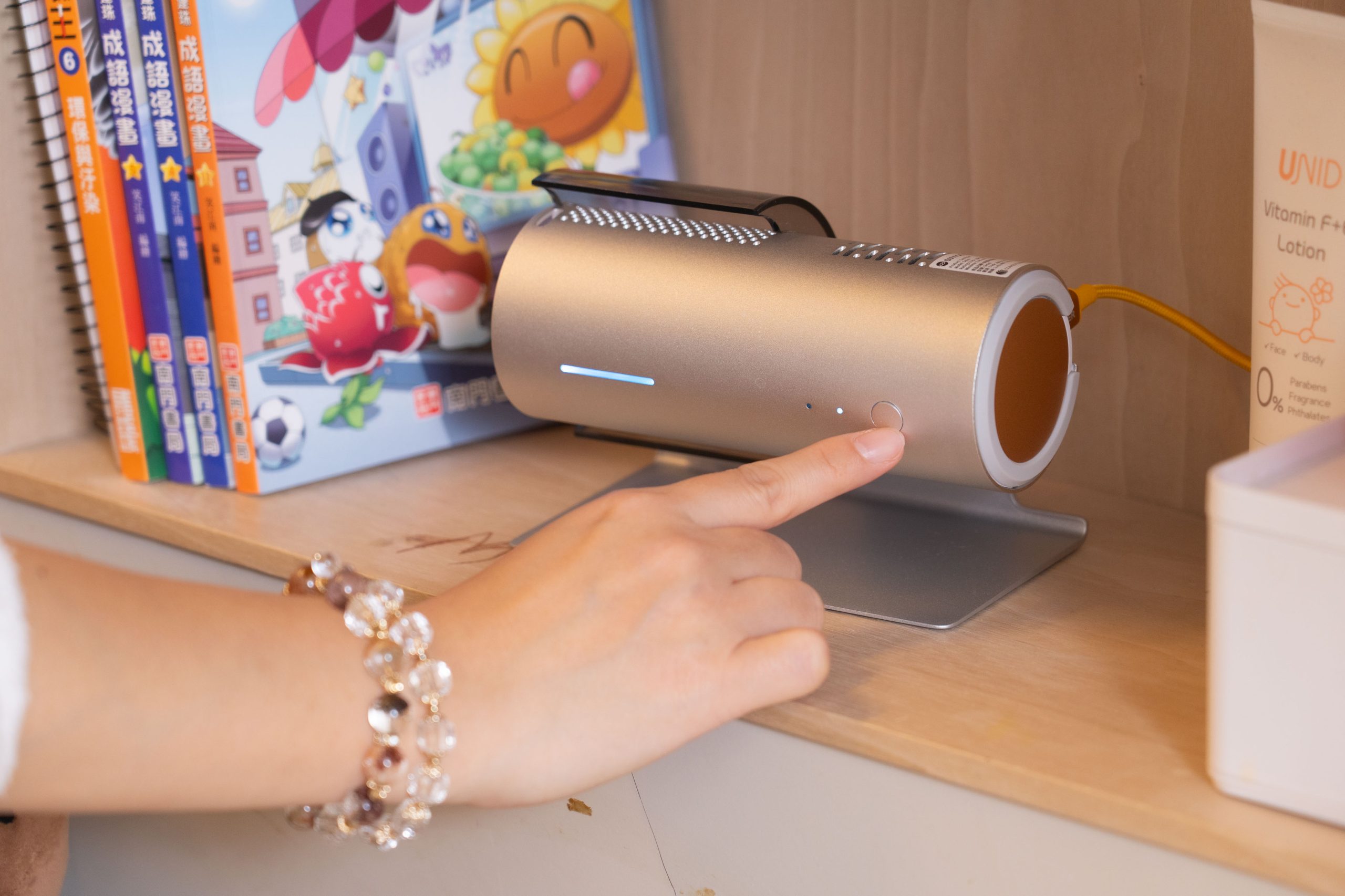 不想再更新病毒碼啦~【Suvios抑菌雙效空氣淨化機|醫療級病菌瓦解技術、終身免耗材】茜茜獨家首團最好康! 不想再更新病毒碼啦~【Suvios抑菌雙效空氣淨化機|醫療級病菌瓦解技術、終身免耗材】茜茜獨家首團最好康!